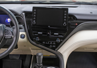 Подержанный автомобиль Toyota Camry Sedan 2022 года (16 фото)