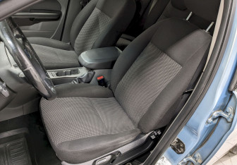 Подержанный автомобиль Ford Focus Hatchback 2009 года (14 фото)