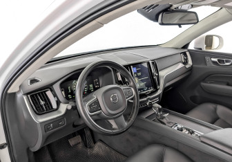 Подержанный автомобиль Volvo XC60 2019 года (16 фото)