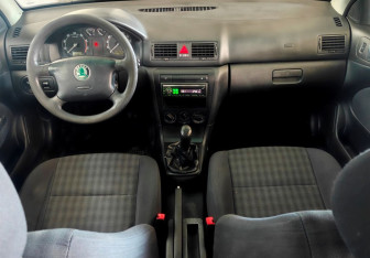 Подержанный автомобиль Skoda Octavia Liftback 2008 года (9 фото)