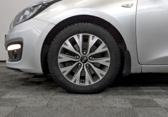 Подержанный автомобиль Kia Ceed Hatchback 2017 года (17 фото)