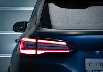 Подержанный автомобиль BMW X5 M 2022 года (40 фото)