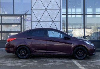 Подержанный автомобиль Hyundai Solaris Sedan 2013 года (4 фото)