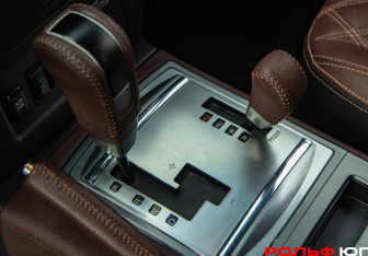 Подержанный автомобиль Mitsubishi Pajero 2012 года (15 фото)