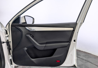 Подержанный автомобиль Skoda Octavia Liftback 2020 года (24 фото)