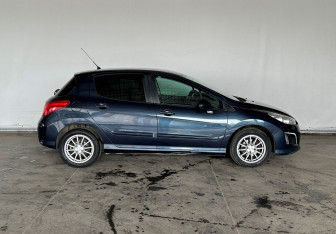Подержанный автомобиль Peugeot 308 Hatchback 2012 года (4 фото)