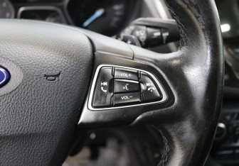 Подержанный автомобиль Ford Kuga 2018 года (16 фото)