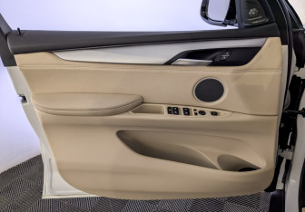 Подержанный автомобиль BMW X5 2014 года (19 фото)