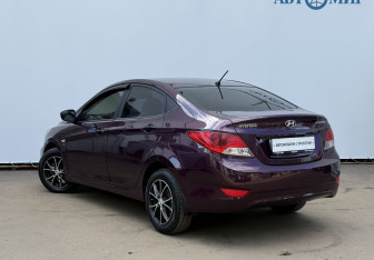 Подержанный автомобиль Hyundai Solaris Sedan 2011 года (7 фото)
