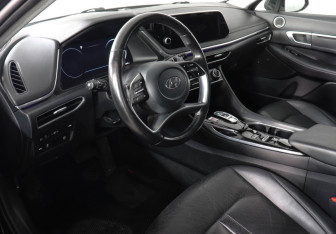 Подержанный автомобиль Hyundai Sonata 2021 года (9 фото)