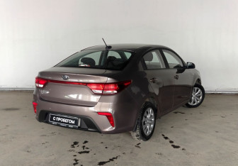 Подержанный автомобиль Kia Rio Sedan 2019 года (7 фото)