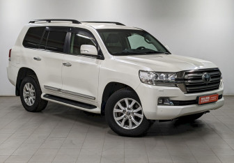 Подержанный автомобиль Toyota Land Cruiser Suv 2016 года (3 фото)