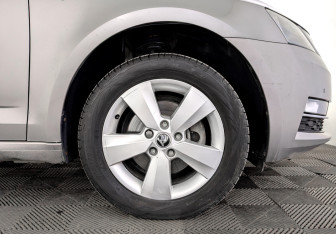 Подержанный автомобиль Skoda Octavia Liftback 2019 года (18 фото)