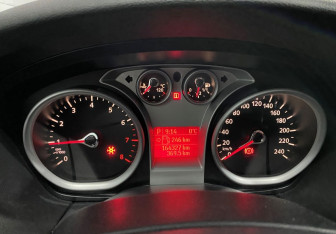 Подержанный автомобиль Ford Focus Hatchback 2009 года (12 фото)