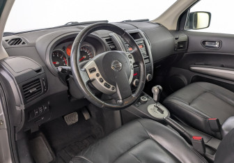 Подержанный автомобиль Nissan X-Trail 2010 года (15 фото)