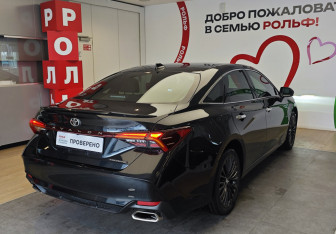 Подержанный автомобиль Toyota Avalon 2022 года (4 фото)