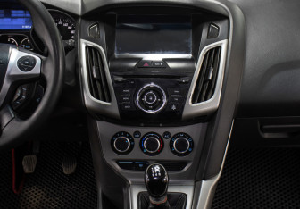 Подержанный автомобиль Ford Focus Hatchback 2011 года (14 фото)