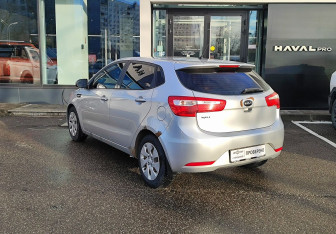 Подержанный автомобиль Kia Rio Sedan 2012 года (7 фото)