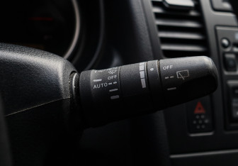 Подержанный автомобиль Nissan Tiida Hatchback 2010 года (18 фото)