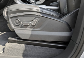 Подержанный автомобиль Audi Q7 2020 года (26 фото)