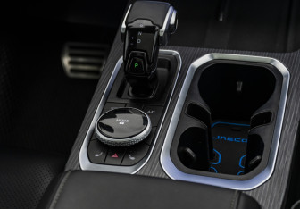 Подержанный автомобиль Jaecoo J7 2023 года (17 фото)