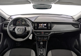 Подержанный автомобиль Skoda Rapid Liftback 2021 года (14 фото)