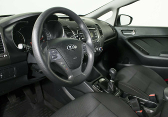 Подержанный автомобиль Kia Cerato Sedan 2017 года (11 фото)