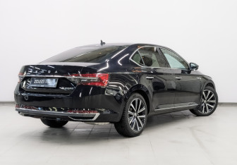 Подержанный автомобиль Skoda Superb Liftback 2025 года (6 фото)
