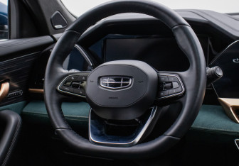 Подержанный автомобиль Geely Monjaro 2024 года (15 фото)