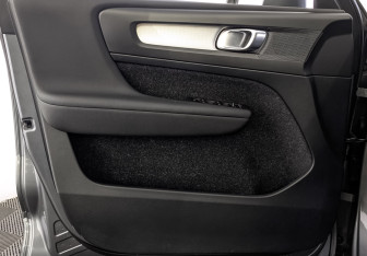 Подержанный автомобиль Volvo XC40 2018 года (19 фото)