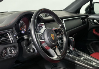 Подержанный автомобиль Porsche Macan 2020 года (13 фото)