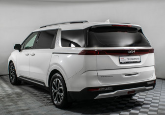 Подержанный автомобиль Kia Carnival 2022 года (7 фото)