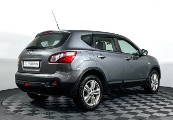 Подержанный автомобиль Nissan Qashqai 2012 года (5 фото)