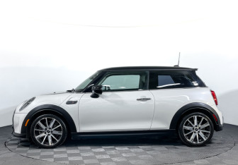Подержанный автомобиль MINI Hatch 2023 года (8 фото)