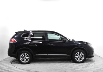 Подержанный автомобиль Nissan X-Trail 2018 года (4 фото)