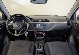 Подержанный автомобиль Kia Rio Hatchback 2021 года (13 фото)