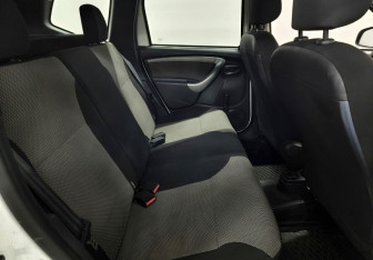 Подержанный автомобиль Renault Duster 2016 года (12 фото)