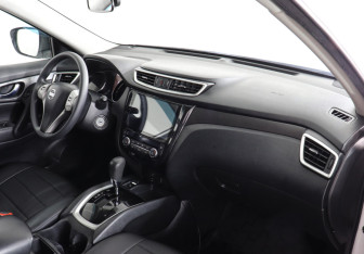 Подержанный автомобиль Nissan X-Trail 2018 года (10 фото)