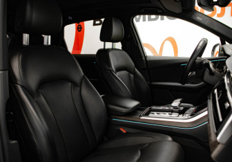 Подержанный автомобиль Audi Q7 2020 года (34 фото)