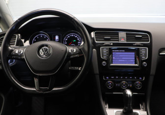 Подержанный автомобиль Volkswagen Golf Hatchback 2015 года (8 фото)
