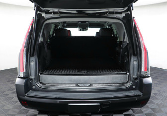 Подержанный автомобиль Chevrolet Tahoe 2016 года (25 фото)