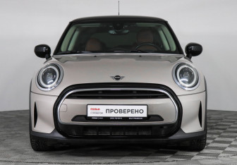 Подержанный автомобиль MINI Hatch 2021 года (2 фото)