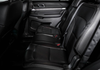 Подержанный автомобиль Ford Explorer 2018 года (10 фото)