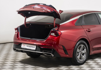 Подержанный автомобиль Kia K5 2020 года (17 фото)