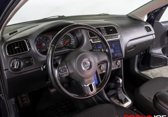 Подержанный автомобиль Volkswagen Polo Sedan 2011 года (18 фото)