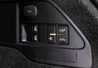 Подержанный автомобиль Volkswagen Touareg 2015 года (13 фото)