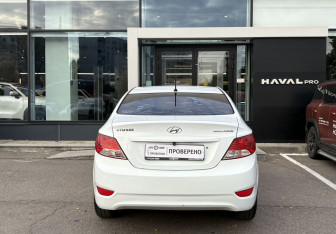 Подержанный автомобиль Hyundai Solaris Sedan 2013 года (6 фото)