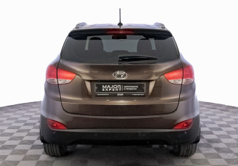 Подержанный автомобиль Hyundai ix35 2012 года (6 фото)