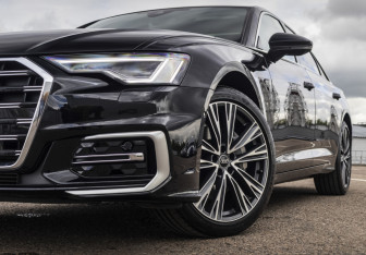 Подержанный автомобиль Audi A6 Sedan 2023 года (2 фото)