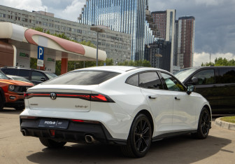 Подержанный автомобиль Changan UNI-V 2024 года (4 фото)
